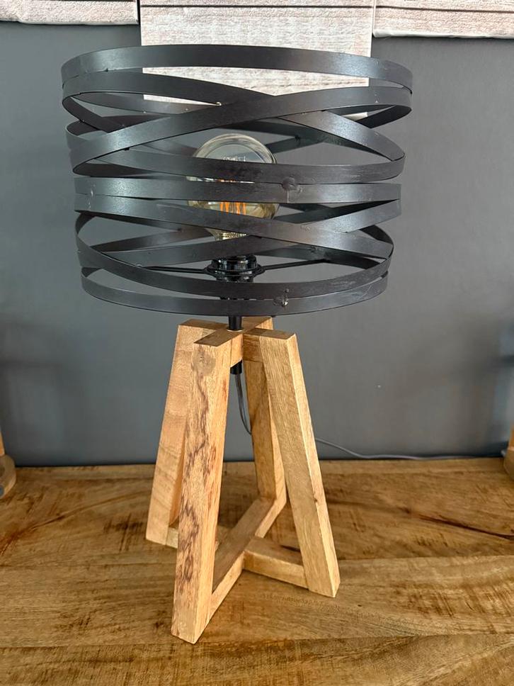 Stijlvolle Tafellamp met Houten Onderstel, Huis en Inrichting, Lampen | Tafellampen, Zo goed als nieuw, Minder dan 50 cm, Hout