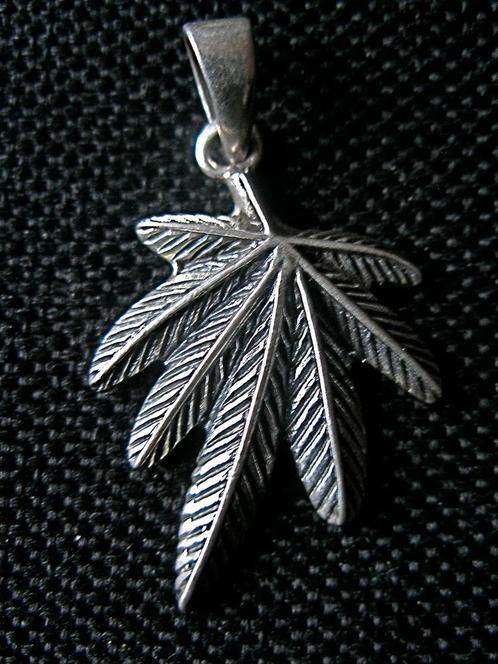 Zilveren 925 zilver kettinghanger mooi fijn bewerkt wietblad, Sieraden, Tassen en Uiterlijk, Kettinghangers, Nieuw, Zilver, Zilver
