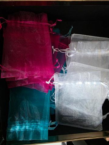 25 Organza Zakjes - Wit, Roze, Blauw beschikbaar voor biedingen