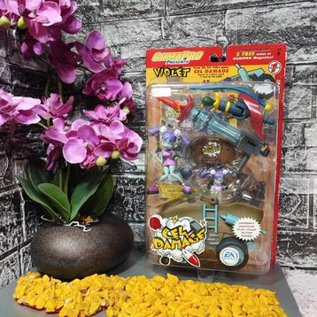 Gamepro EA games Cel Damage Violet Figuur - Mint op Kaart beschikbaar voor biedingen