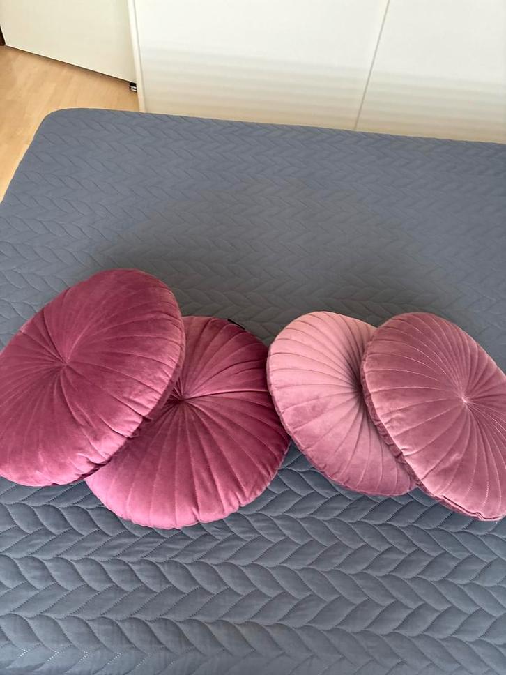 Sierkussens rond 4 stuks, Huis en Inrichting, Woonaccessoires | Kussens, Zo goed als nieuw, Roze, Rond, Ophalen of Verzenden
