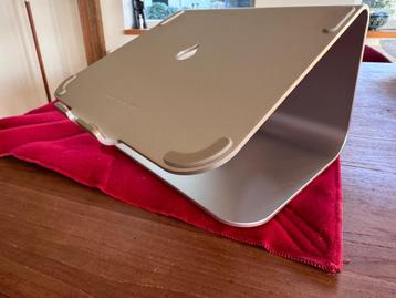 Fraaie aluminium laptop standaard beschikbaar voor biedingen