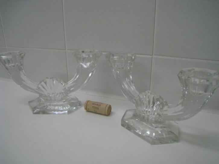 2 antieke glazen kandelaars met 2 armen, Antiek en Kunst, Antiek | Kandelaars, Ophalen of Verzenden