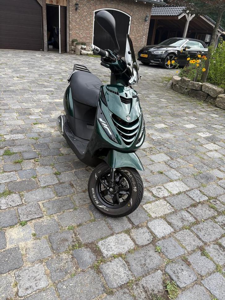 Piaggio zip 4t2v 50cc, Fietsen en Brommers, Scooters | Piaggio, Zo goed als nieuw, Zip, Benzine, Ophalen