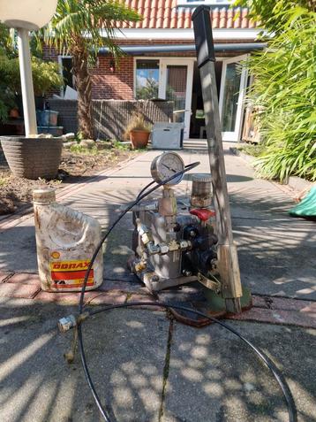 Hydraulische pomp met handbediening beschikbaar voor biedingen