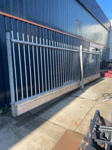 aluminium toegangshek / zelfdragend /  lang 7,45m beschikbaar voor biedingen