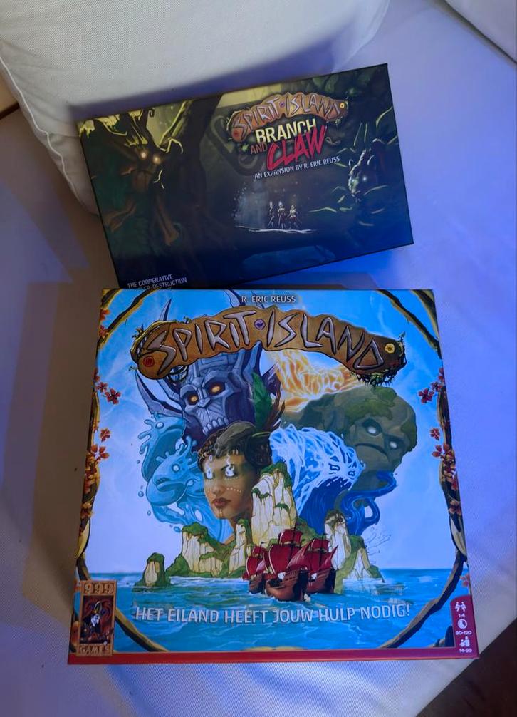Spirit Island (NL) + Branch and Claw (Sleeved), Hobby en Vrije tijd, Gezelschapsspellen | Bordspellen, Zo goed als nieuw, Een of twee spelers
