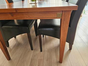 Set van kersenhouten meubelen  beschikbaar voor biedingen