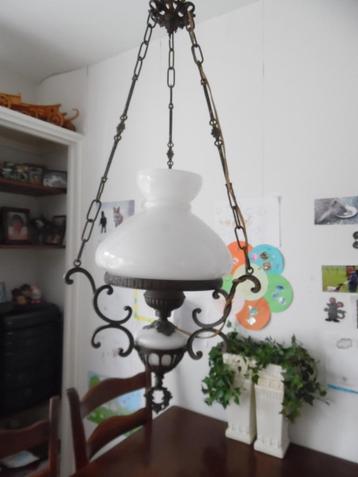 Olielamp beschikbaar voor biedingen