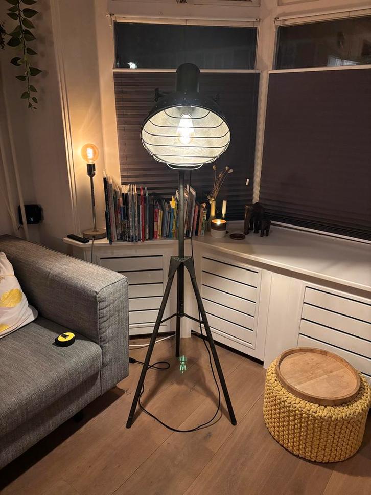 Industriële vloerlamp, Huis en Inrichting, Lampen | Vloerlampen, Zo goed als nieuw, 150 tot 200 cm, Metaal, Ophalen