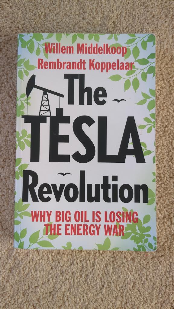 Boek The Tesla Revolution, Ophalen of Verzenden, Gelezen, Overige gebieden
