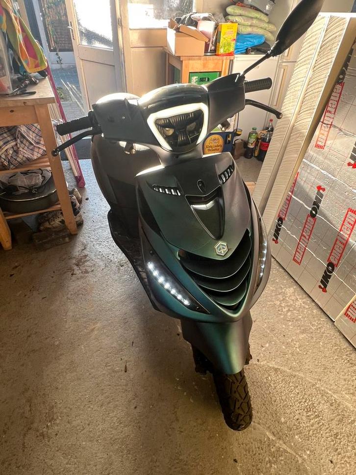 Zip, Fietsen en Brommers, Scooters | Piaggio, Zo goed als nieuw, Zip, Benzine, Ophalen