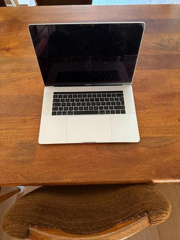 MacBook Pro 15” 2017 – i7, 16GB, 256GB SSD beschikbaar voor biedingen