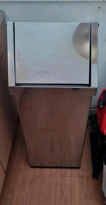 Grote RVS industriële Swing prullenbak - 95cm beschikbaar voor biedingen