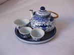 Thais, blauw theepotje met bord en bakjes, Ophalen of Verzenden, Zo goed als nieuw, Bord(en), Overige stijlen