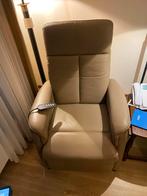 Comfortabele Sta-op Stoel met Leer Bekleding, Huis en Inrichting, Fauteuils, Ophalen, Gebruikt, Leer, 75 tot 100 cm