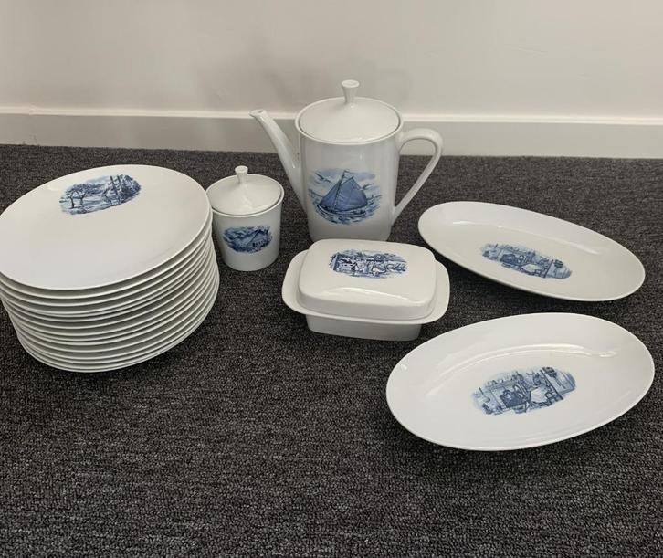 borden, botervloot, theepot schaaltjes streekservies Holland, Huis en Inrichting, Keuken | Servies, Zo goed als nieuw, Bord(en)
