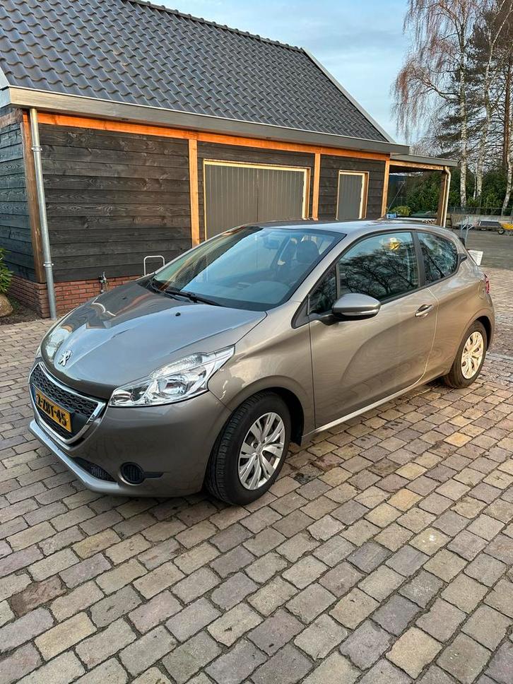 Peugeot 208 1.2 VTI 60KW/82PK 3-D 2015 Grijs, Auto's, Peugeot, Particulier, ABS, Airbags, Airconditioning, Bluetooth, Centrale vergrendeling