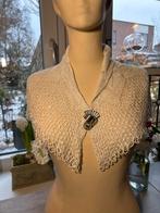 Mooie handgemaakte gehaakte stola sjaal met gratis broche, Maat 38/40 (M), Ophalen of Verzenden, Zo goed als nieuw, X