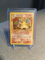 Charizard holo base set 4/102 excellent, Hobby en Vrije tijd, Verzamelkaartspellen | Pokémon, Ophalen of Verzenden, Zo goed als nieuw