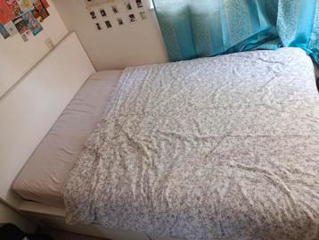 Bed with mattress for sale  beschikbaar voor biedingen
