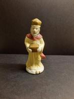 1 Kerststal beeldje koning met Geschenk, Ophalen of Verzenden, Gebruikt, Mens