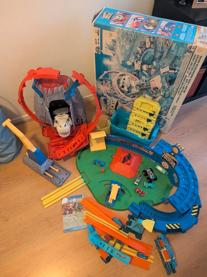 Hot Wheels T-Rex Vulkaan Eiland - Compleet!, Kinderen en Baby's, Speelgoed | Racebanen, Zo goed als nieuw, Racebaan, Elektrisch