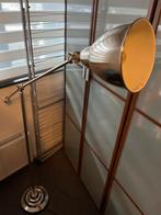 Stijlvolle zilverkleurige vloerlamp, Huis en Inrichting, Lampen | Vloerlampen, Ophalen, Gebruikt, Metaal, 150 tot 200 cm