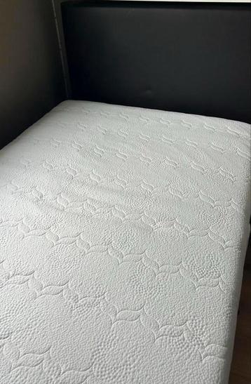 Elektrisch verstelbare boxspring met matras beschikbaar voor biedingen