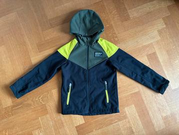 Softshell jas maat 128 jongensjas beschikbaar voor biedingen