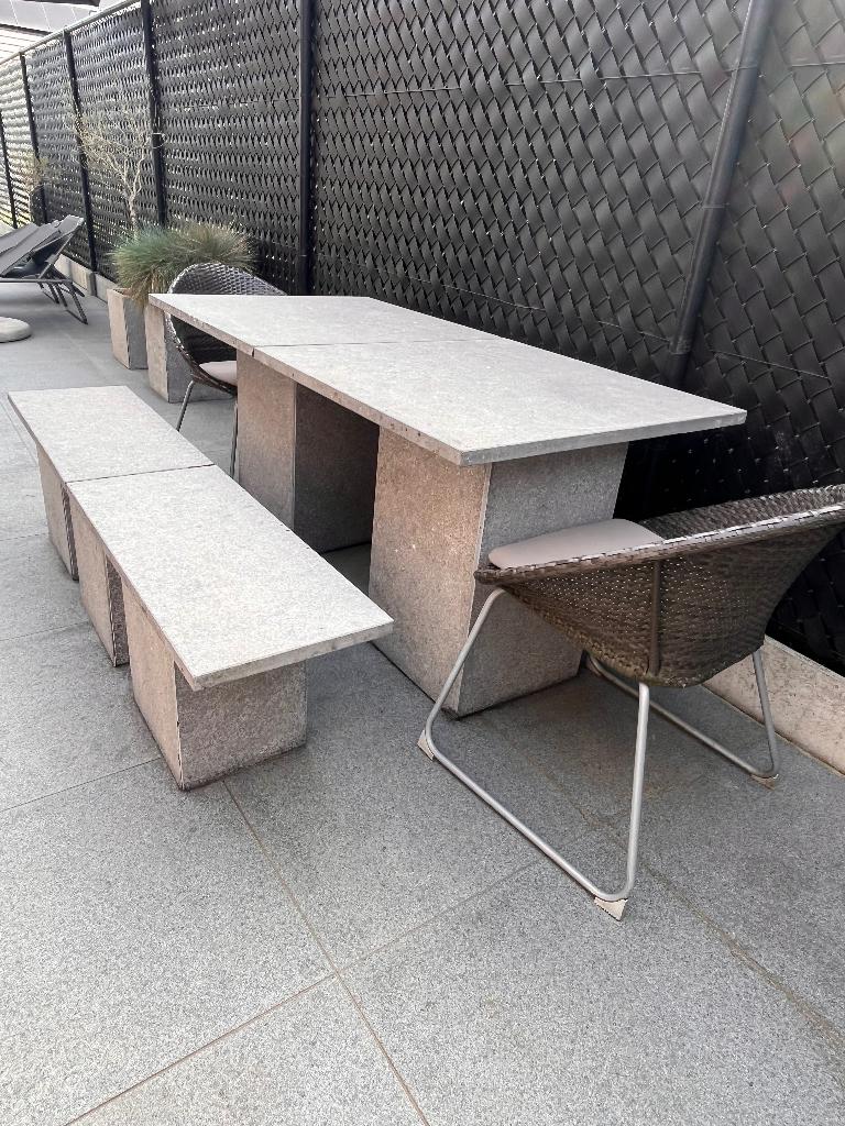 2 eettafels en twee banken in natuursteen, Tuin en Terras, Tuintafels, Ophalen, Gebruikt, Rechthoekig, Overige materialen
