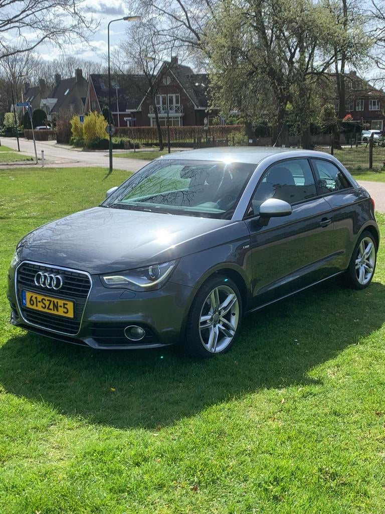 Audi A1 1.4 Tfsi 90KW S-tronic 2011 Grijs Automaat NAP, Auto's, Audi, Xenon verlichting, A1, 4 cilinders, 4 stoelen