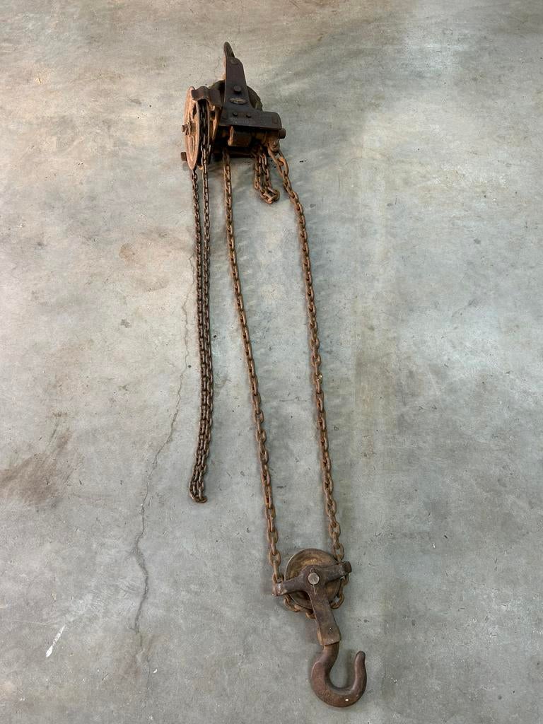 Oude kettingtakel, takel, Ophalen, Gebruikt, Handmatig