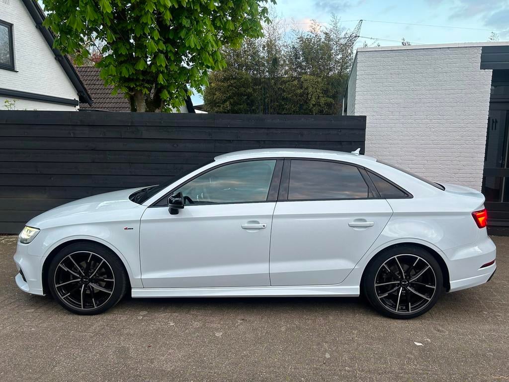 Audi A3 Limousine 1.5 TFSI CoD Sport S Line Edition, 3X S-li, Auto's, 4 cilinders, 150 pk, Leder en Stof, Wit