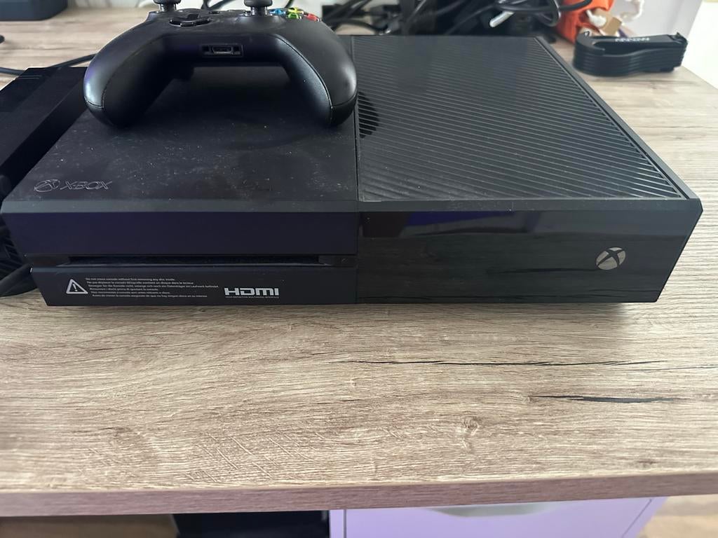 Xbox One met controller en kabels, Spelcomputers en Games, Spelcomputers | Xbox One, Ophalen, 500 GB, Xbox One, Refurbished
