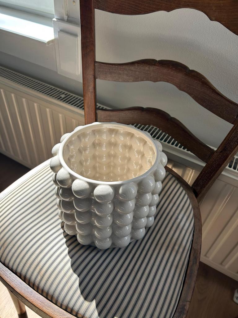 Stijlvolle H&M Home vaas/pot - Zo goed als nieuw, Huis en Inrichting, Woonaccessoires | Vazen, Ophalen, Overige kleuren, Aardewerk of Porselein