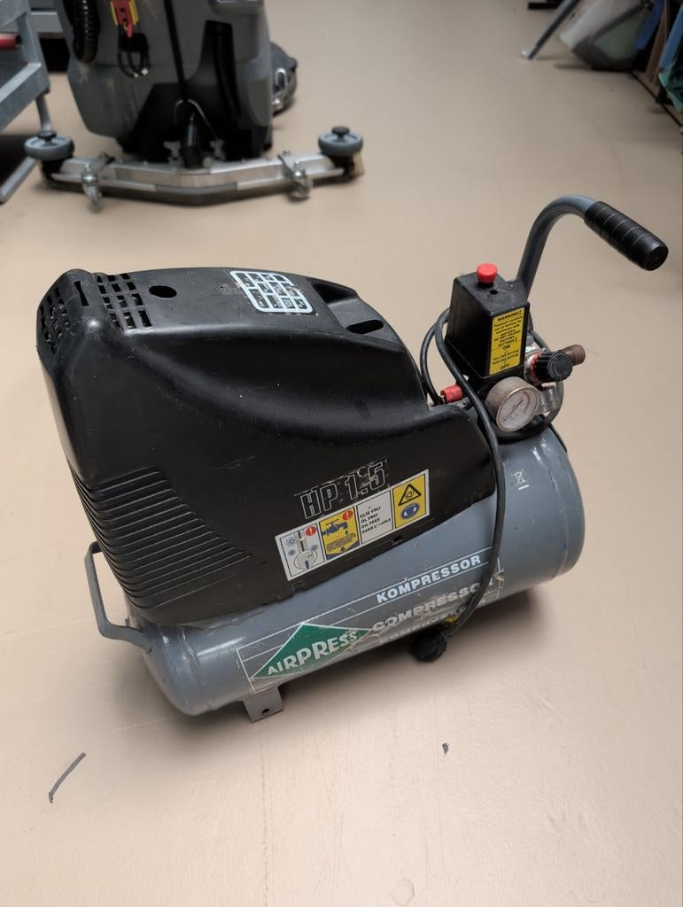 Compacte Airpress Compressor, Doe-het-zelf en Verbouw, Compressors, Gebruikt, 6 tot 10 bar, Minder dan 25 liter, Minder dan 200 liter/min