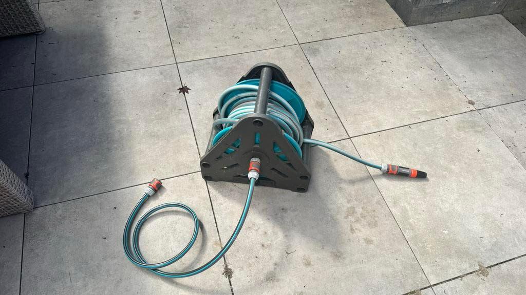Gardena tuinslang 15m met haspel en spuitstuk, Tuin en Terras, Tuinslangen, Ophalen, Gebruikt, Tuinslanghaspel