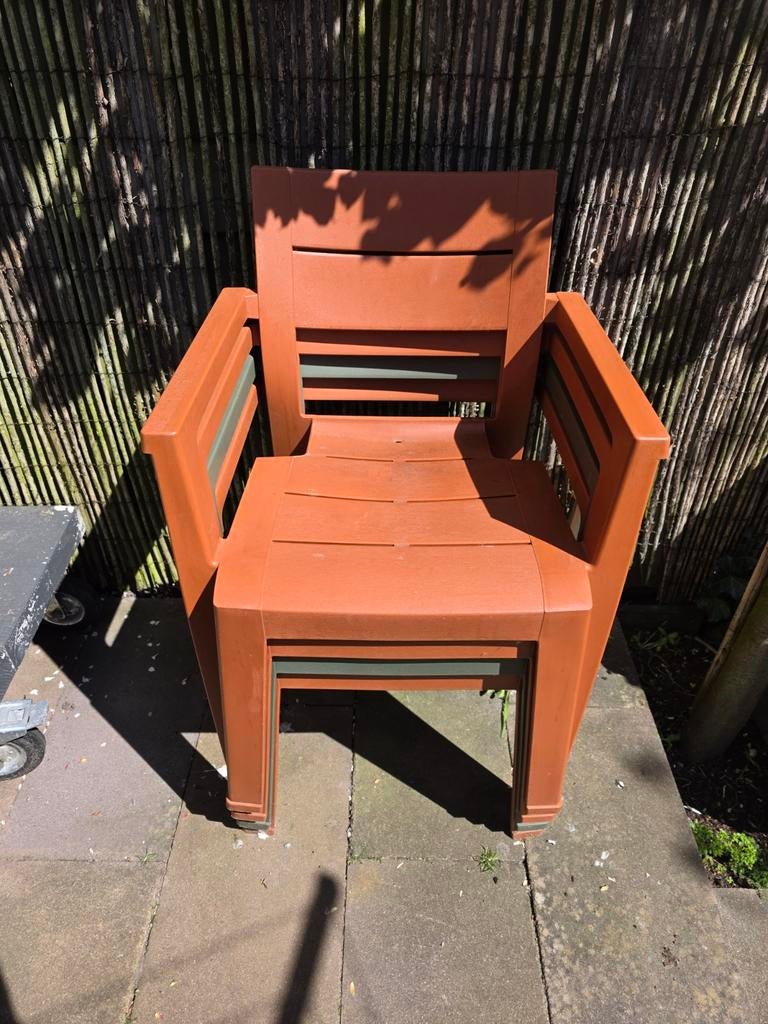 4 Kwantum tuinstoelen - 3x oranje, 1x groen, Ophalen, Gebruikt, Kunststof, Stapelbaar
