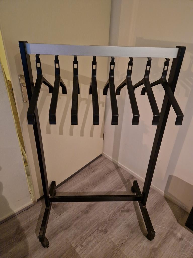 Kledingrek met hangers en wielen, Ophalen, Met wielen, Gebruikt
