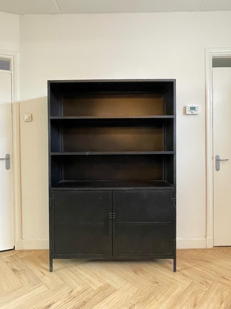 Stalen buffetkast zwart, Huis en Inrichting, Kasten | Buffetkasten, Ophalen, Gebruikt, 100 tot 150 cm, Metaal