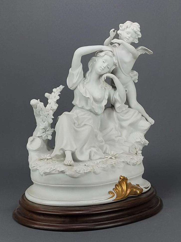 Italiaans Biscuit Porseleinen Beeld – Gesigneerd "Ester", Verzamelen, Beelden en Beeldjes, Ophalen of Verzenden