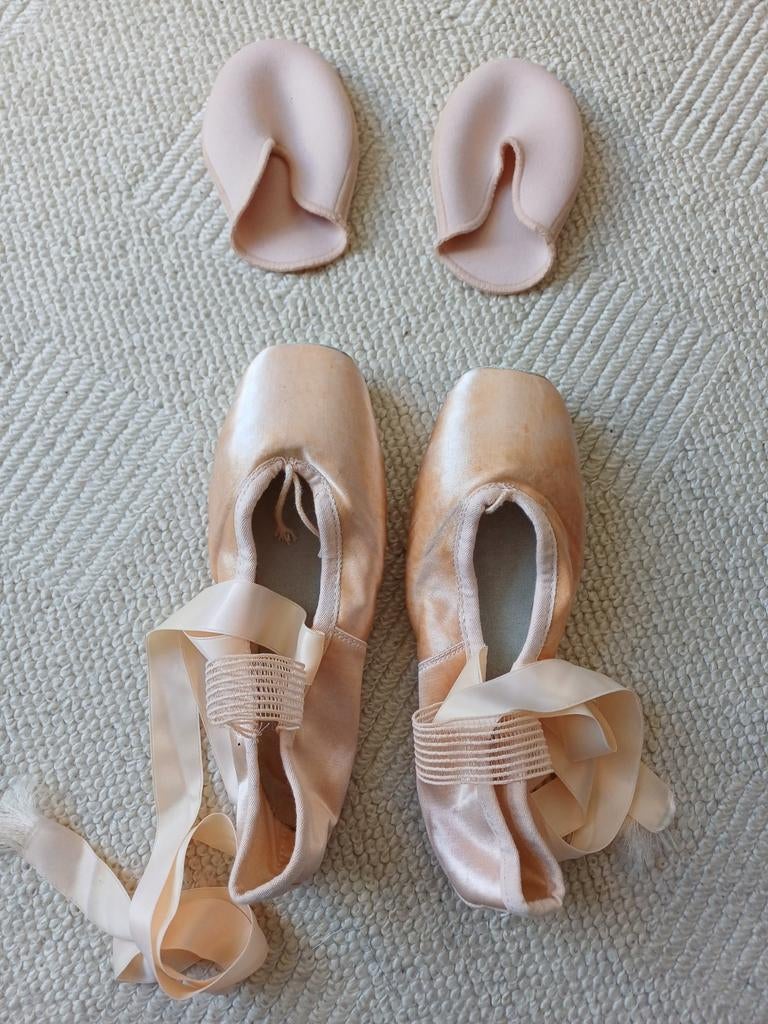 Spitzen ballet schoenen 37 Papillon, Ophalen of Verzenden, Zo goed als nieuw, Schoenen