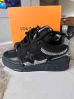 Louis Vuitton LV Skate Sneaker Grey Studded 41, Zwart, Nieuw, Ophalen of Verzenden, Sneakers of Gympen