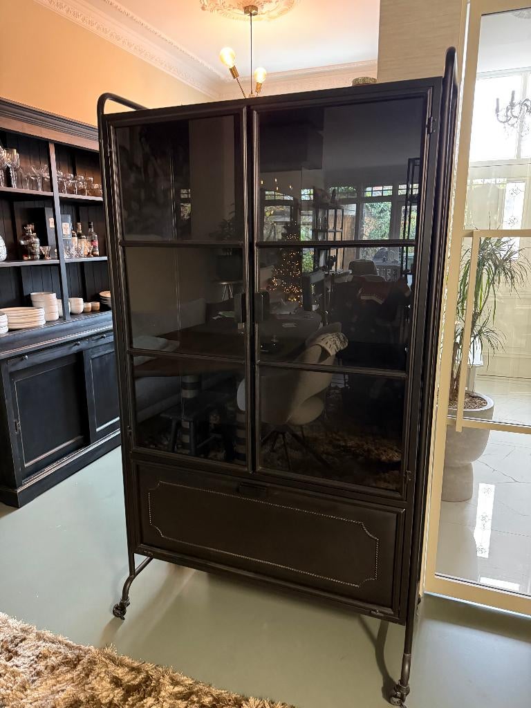 Stoere Be Pure Home buffetkast met glazen deuren, Ophalen, Modern, Industrieel, Zo goed als nieuw, Metaal