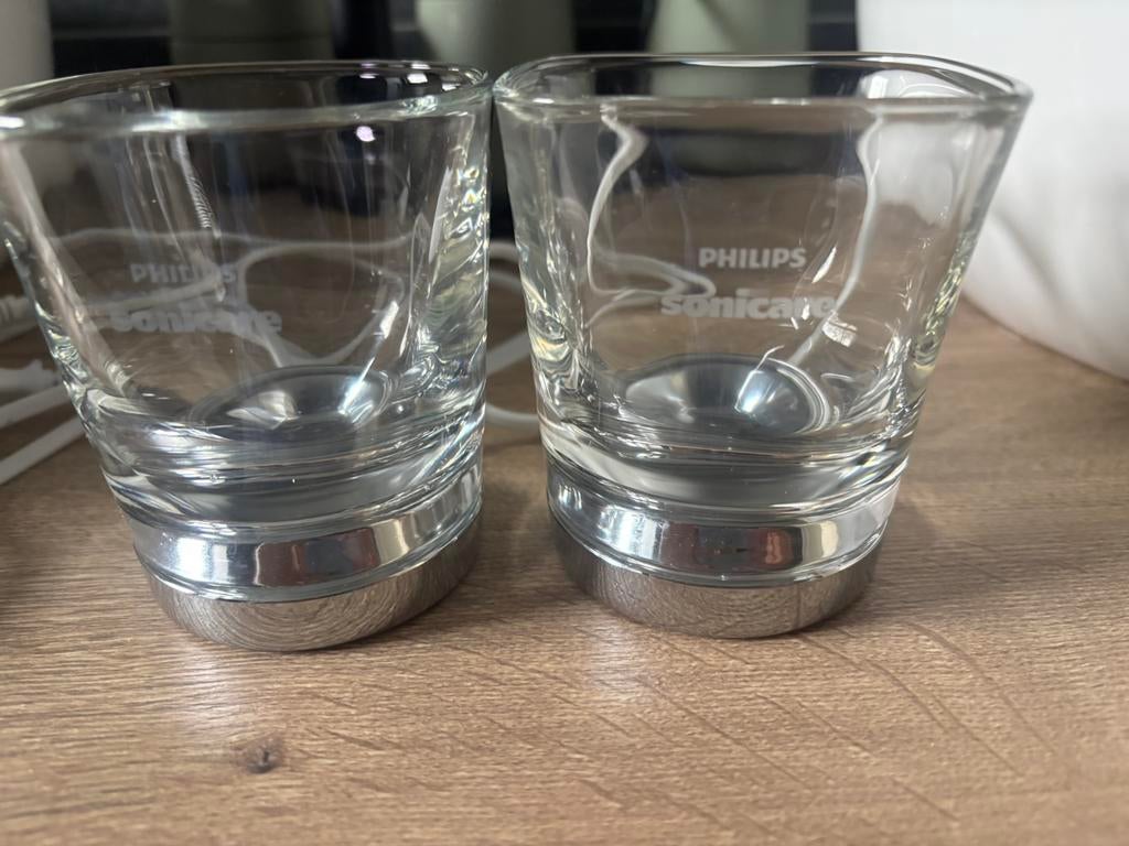 Gratis 2 opladers met glazen tandenborstel philips sonicare, Sieraden, Tassen en Uiterlijk, Uiterlijk | Mondverzorging, Ophalen