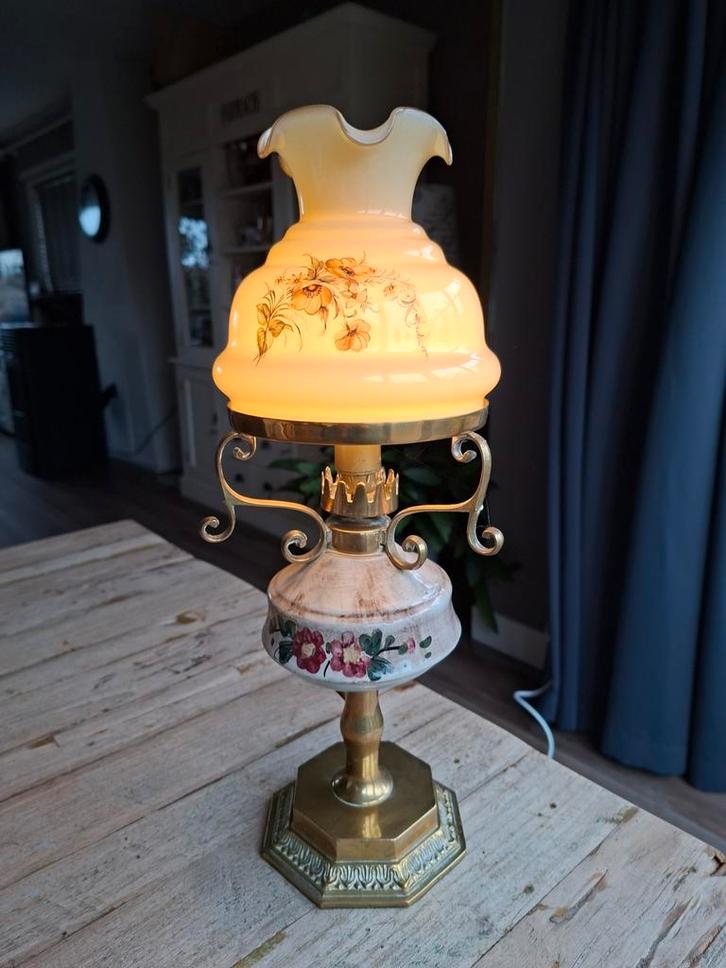Vintage Orkaanlamp Melkglas Handgeschilderd - 43 cm Hoog, Antiek en Kunst, Antiek | Lampen, Ophalen of Verzenden