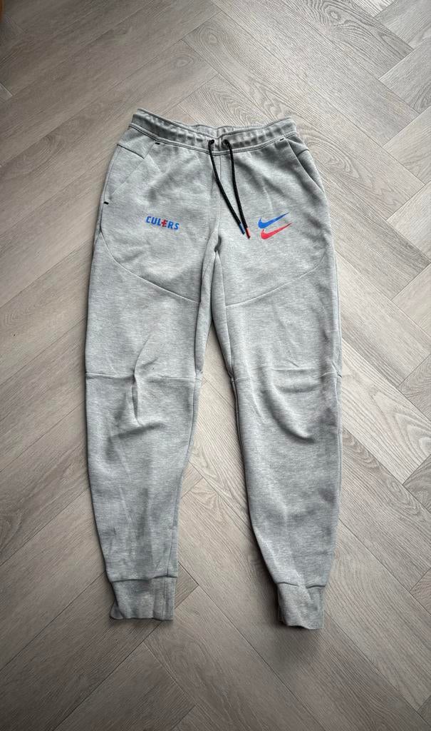 Nike Tech Joggingbroek XS - Grijs, Ophalen of Verzenden, Zo goed als nieuw, Jongen of Meisje, Broek