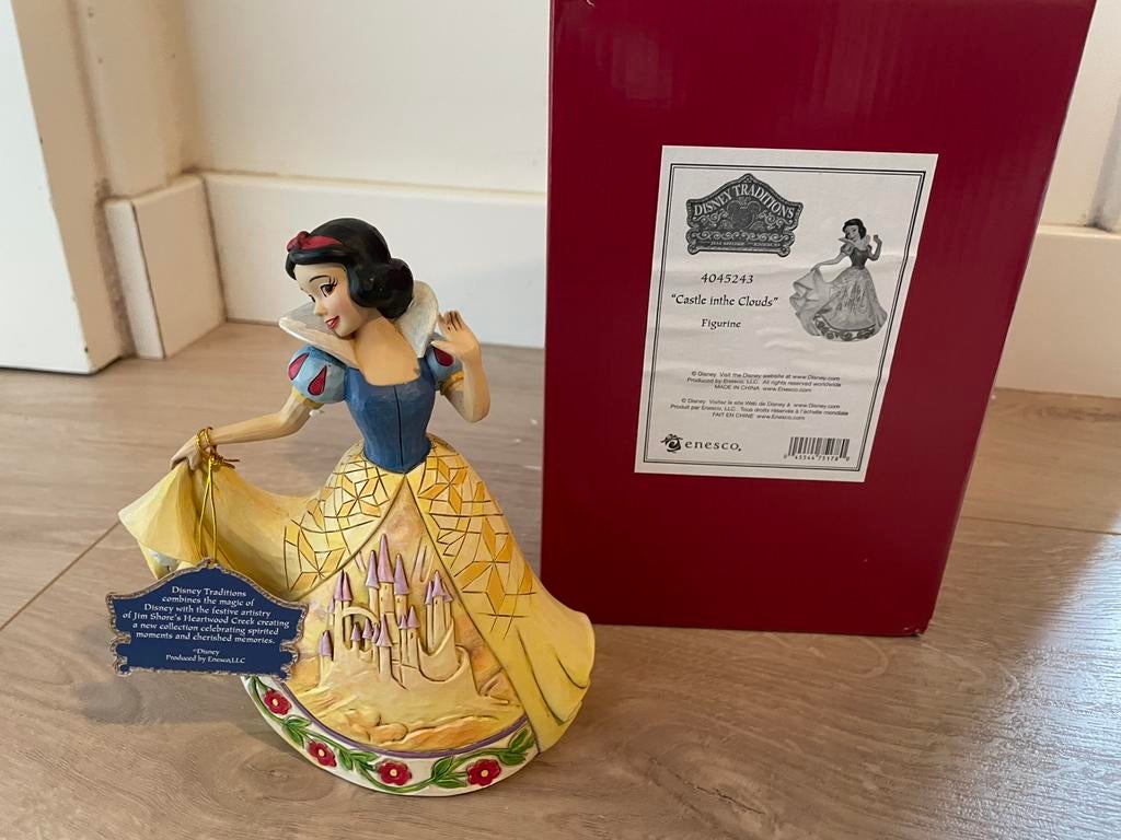 Disney traditions sneeuwwitje SNOW WHITE Castle Dress, Ophalen of Verzenden, Sneeuwwitje of Doornroosje, Zo goed als nieuw, Beeldje of Figuurtje