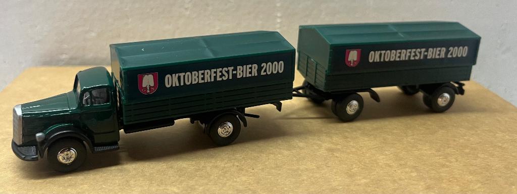 1:87 Hummer ,Mercedes Truck met aanhanger Oktoberfest 2000, Ophalen of Verzenden, Zo goed als nieuw, Bus of Vrachtwagen, Overige merken